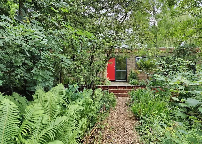 Kwadijkerbos Bed & Breakfast 3*